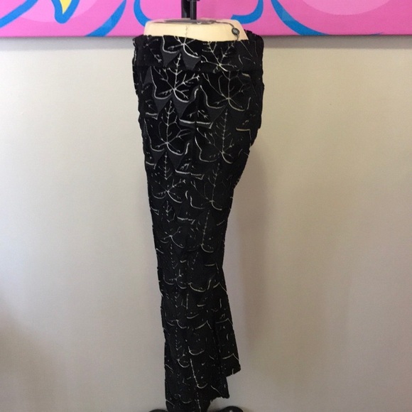 Alexander McQueen Black Cut Velvet Ankle Pants - Picture 5 of 8